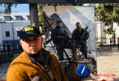 У Житомирі на 30 зупинках громадського транспорту розмістили світлини військових