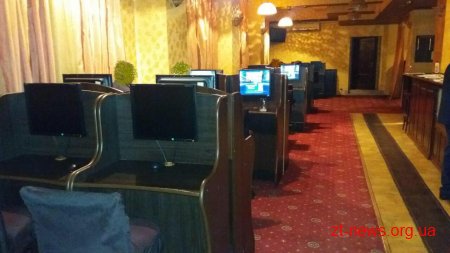 У Любарському районі правоохоронці припинили діяльність двох нелегальних гральних закладів