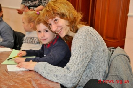 Для всіх бажаючих в ОДА провели майстер-клас з писанкарства