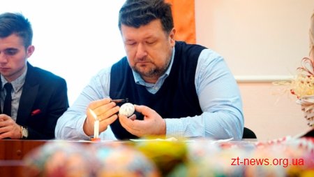 Для всіх бажаючих в ОДА провели майстер-клас з писанкарства