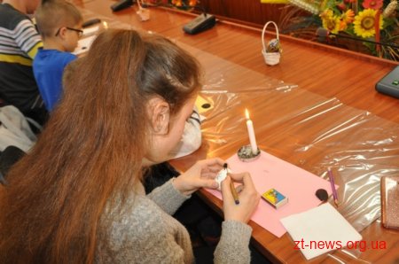 Для всіх бажаючих в ОДА провели майстер-клас з писанкарства