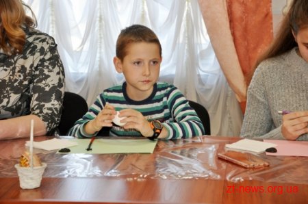 Для всіх бажаючих в ОДА провели майстер-клас з писанкарства