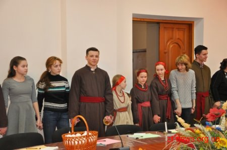 Для всіх бажаючих в ОДА провели майстер-клас з писанкарства
