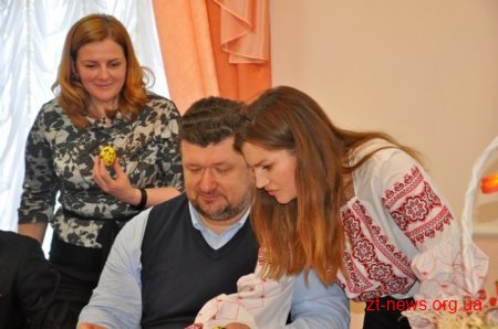 Для всіх бажаючих в ОДА провели майстер-клас з писанкарства
