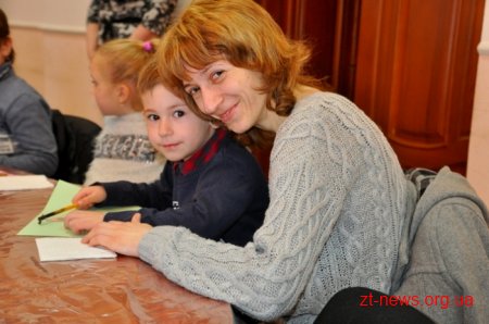 Для всіх бажаючих в ОДА провели майстер-клас з писанкарства