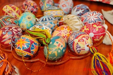 Для всіх бажаючих в ОДА провели майстер-клас з писанкарства