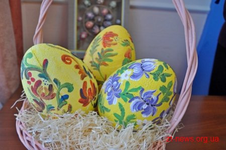 Для всіх бажаючих в ОДА провели майстер-клас з писанкарства