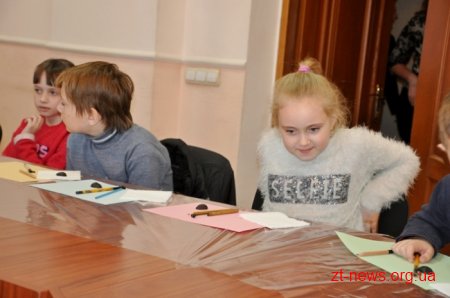 Для всіх бажаючих в ОДА провели майстер-клас з писанкарства