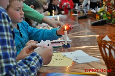 Для всіх бажаючих в ОДА провели майстер-клас з писанкарства