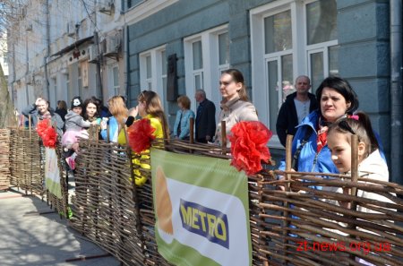 В «Поливаний понеділок» на Михайлівській пройшли традиційні обливання водою