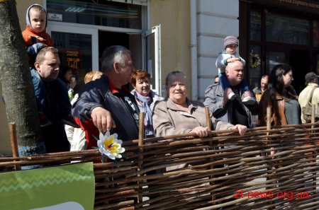 В «Поливаний понеділок» на Михайлівській пройшли традиційні обливання водою