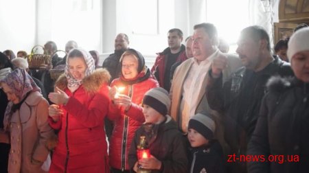 Вночі житомиряни освятили великодні кошики