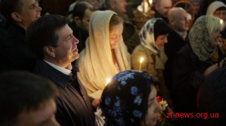 Вночі житомиряни освятили великодні кошики