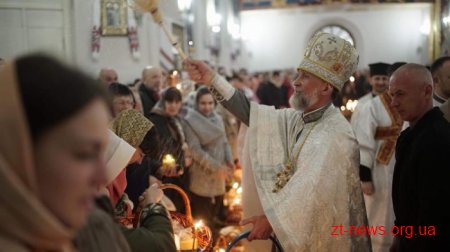 Вночі житомиряни освятили великодні кошики