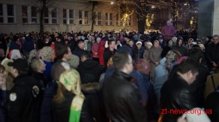 Вночі житомиряни освятили великодні кошики