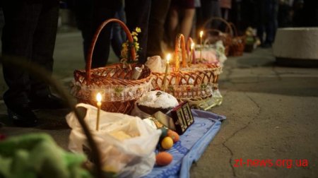 Вночі житомиряни освятили великодні кошики