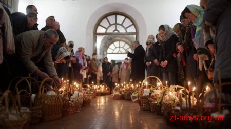 Вночі житомиряни освятили великодні кошики