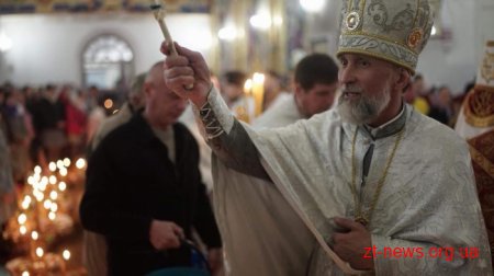 Вночі житомиряни освятили великодні кошики