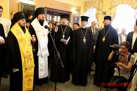 На першому Молитовному сніданку у Житомирі представники влади та громади помолилися за Україну