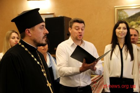 На першому Молитовному сніданку у Житомирі представники влади та громади помолилися за Україну