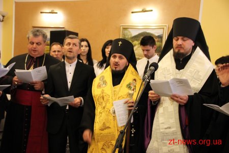 На першому Молитовному сніданку у Житомирі представники влади та громади помолилися за Україну