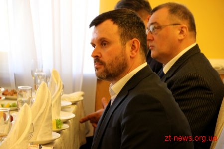 На першому Молитовному сніданку у Житомирі представники влади та громади помолилися за Україну