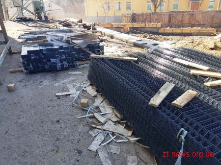 На стадіоні «Полісся» завершують підготовку до встановлення паль