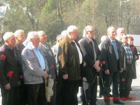 У Житомирі вшанували пам’ять жертв нацистських таборів та поклали квіти до пам’ятного знаку