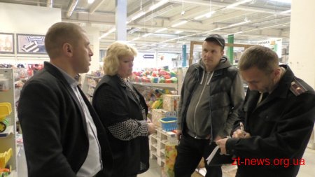 У Житомирі в торгівельному центрі "Метро" рятувальники провели навчання