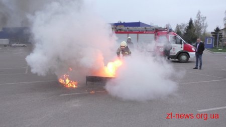 У Житомирі в торгівельному центрі "Метро" рятувальники провели навчання