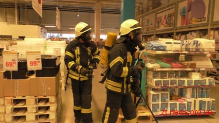 У Житомирі в торгівельному центрі "Метро" рятувальники провели навчання