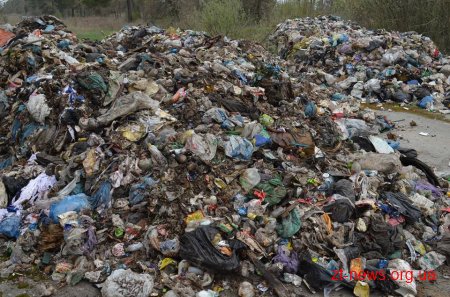Поблизу с. Барвинівки Брониківської ОТГ виявили 90 тонн львівського сміття