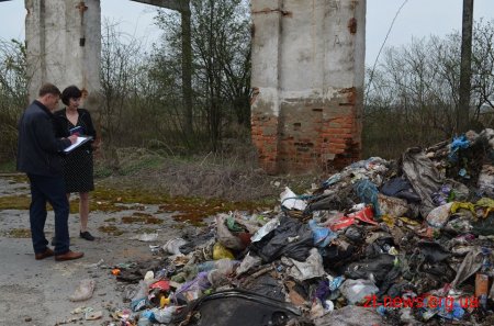 Поблизу с. Барвинівки Брониківської ОТГ виявили 90 тонн львівського сміття