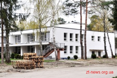 У Центрі вертебрології вже переходять до ремонту другого поверху