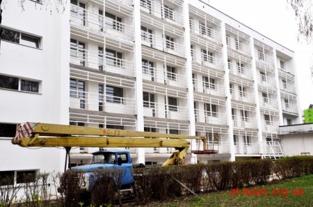 У Центрі вертебрології вже переходять до ремонту другого поверху