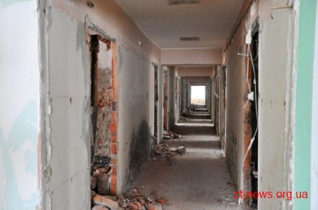 У Центрі вертебрології вже переходять до ремонту другого поверху