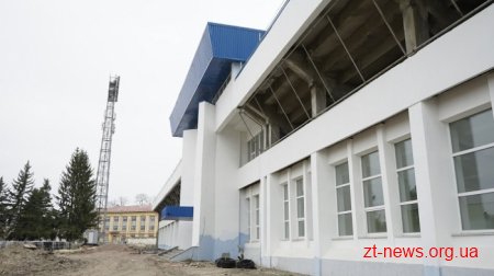 На стадіоні «Полісся» працюють над тренерською та тенісними кортами