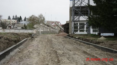 На стадіоні «Полісся» працюють над тренерською та тенісними кортами