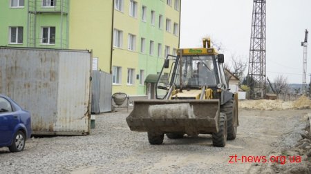 На стадіоні «Полісся» працюють над тренерською та тенісними кортами