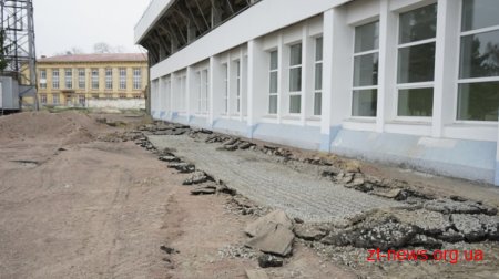 На стадіоні «Полісся» працюють над тренерською та тенісними кортами