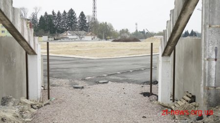 На стадіоні «Полісся» працюють над тренерською та тенісними кортами