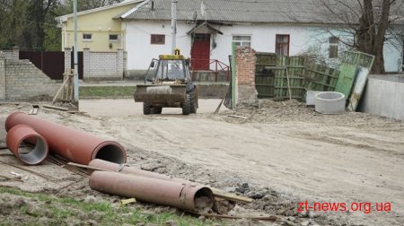 На стадіоні «Полісся» працюють над тренерською та тенісними кортами