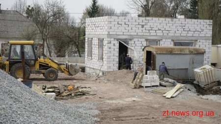 На стадіоні «Полісся» працюють над тренерською та тенісними кортами