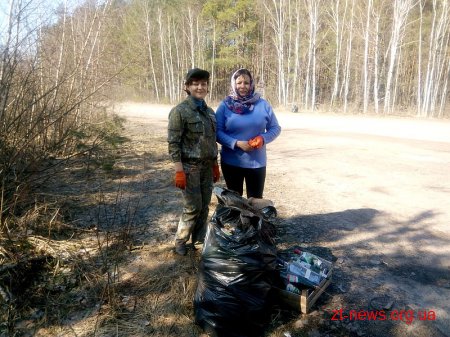 Овруцький спецлісгосп за один день вивіз з лісу три КРАЗи сміття
