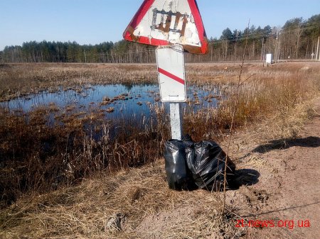 Овруцький спецлісгосп за один день вивіз з лісу три КРАЗи сміття
