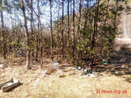 Овруцький спецлісгосп за один день вивіз з лісу три КРАЗи сміття