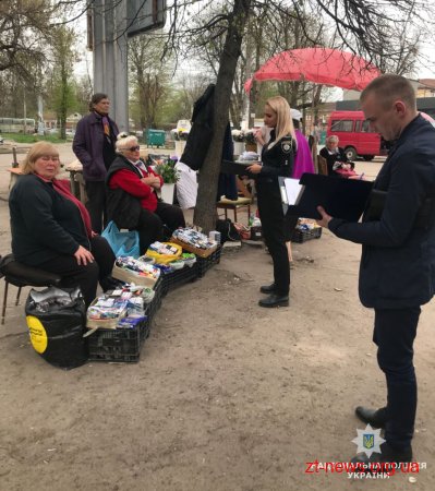 Поліцейські провели рейд на майдані Перемоги з метою припинення нелегальної торгівлі