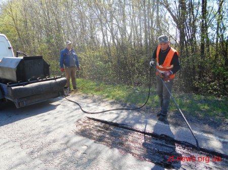 На Житомирщині проводять ямкові ремонти доріг