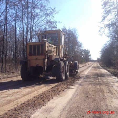 На Житомирщині проводять ямкові ремонти доріг