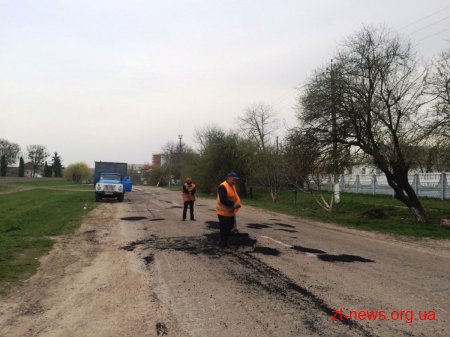 На Житомирщині проводять ямкові ремонти доріг